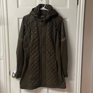 Athleta Rock Springs CYA three season olive quilted long jacket women’s size M